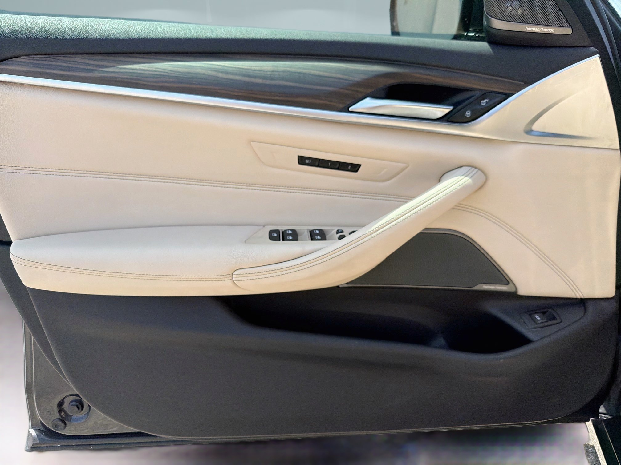 Used 2023 BMW 540i w/ Premium Package RWD image 22