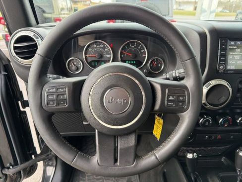 Used 2018 Jeep Wrangler Unlimited Rubicon w/ Connectivity Group AWD/4WD image 40