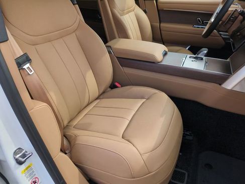New 2026 Land Rover Range Rover SE image 18