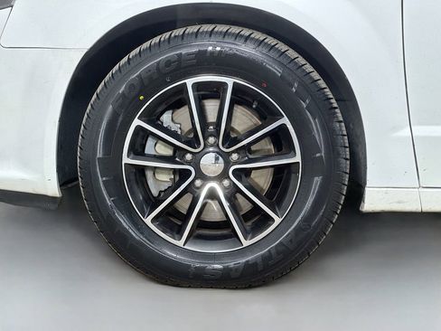 Used 2018 Dodge Grand Caravan GT FWD image 40