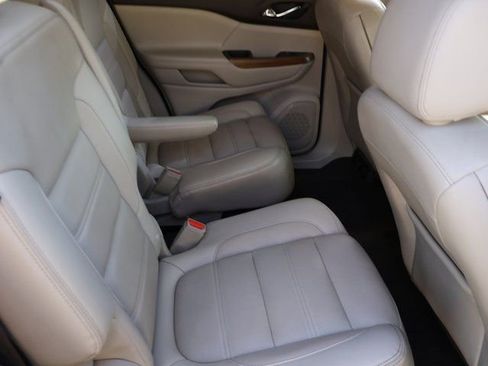 Certified 2019 GMC Acadia Denali w/ Technology Package FWD image 14