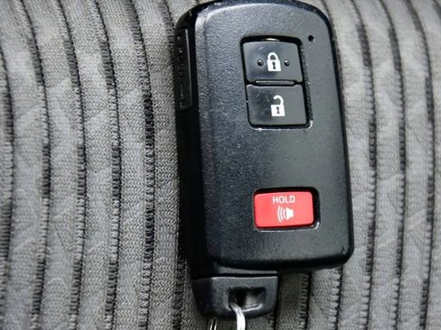 Used 2021 Toyota 4Runner SR5 image 28