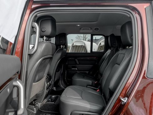 Used 2025 Land Rover Defender 130 S image 17