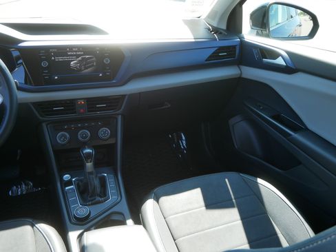 Used 2022 Volkswagen Taos SE AWD/4WD image 11