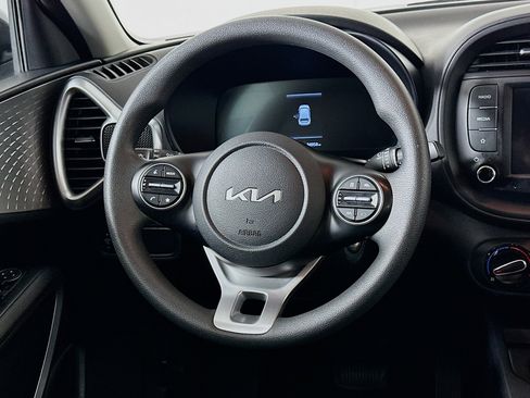 Used 2025 Kia Soul LX w/ LX Technology Package FWD image 18