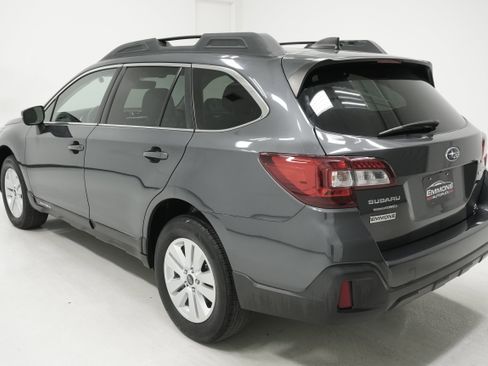 Used 2019 Subaru Outback 2.5i Premium image 6