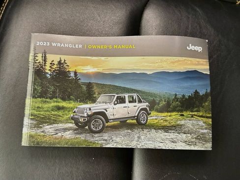 Used 2023 Jeep Wrangler Unlimited Sahara AWD/4WD image 44
