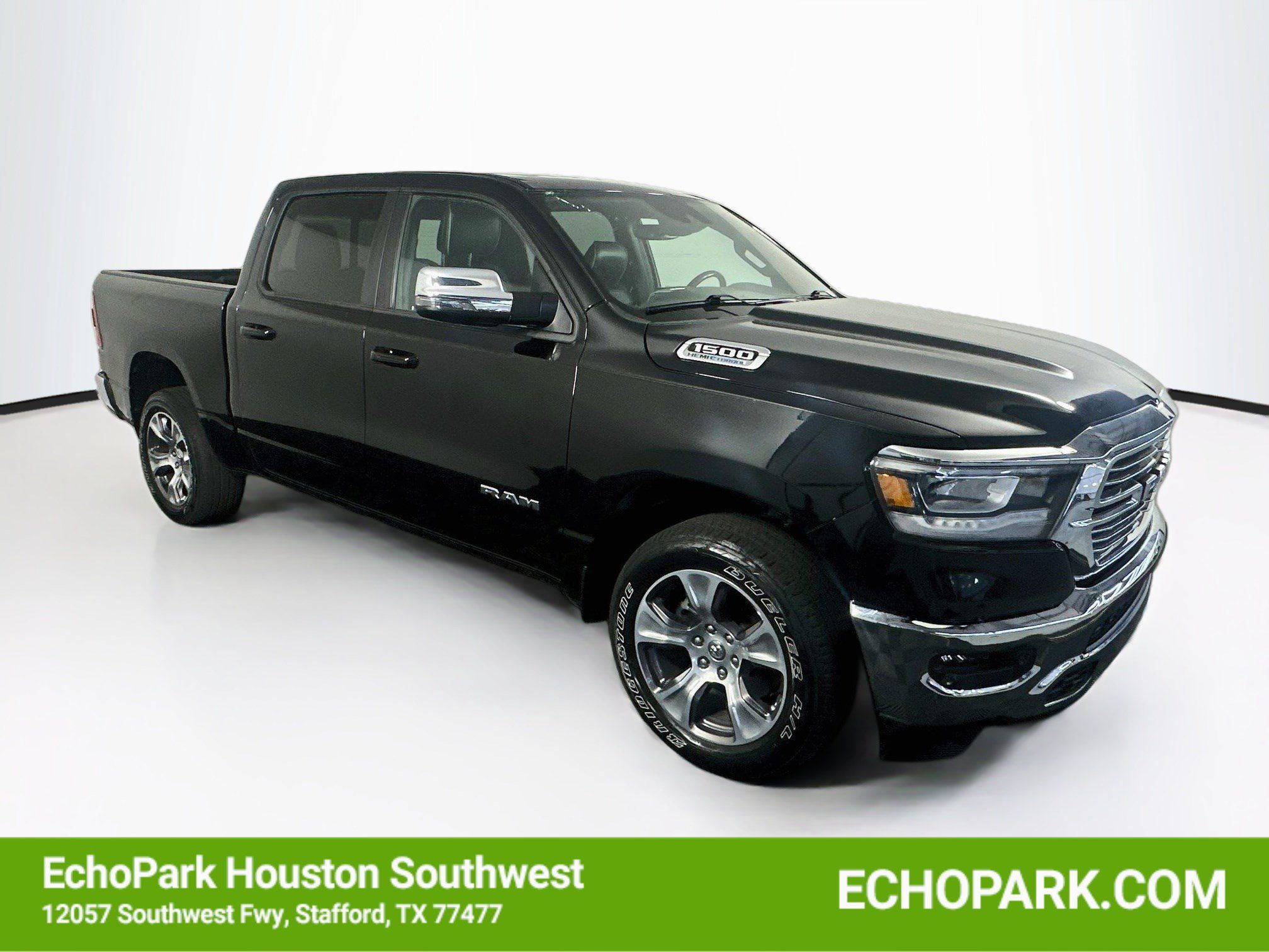 Used 2023 RAM 1500 Laramie AWD/4WD image 1