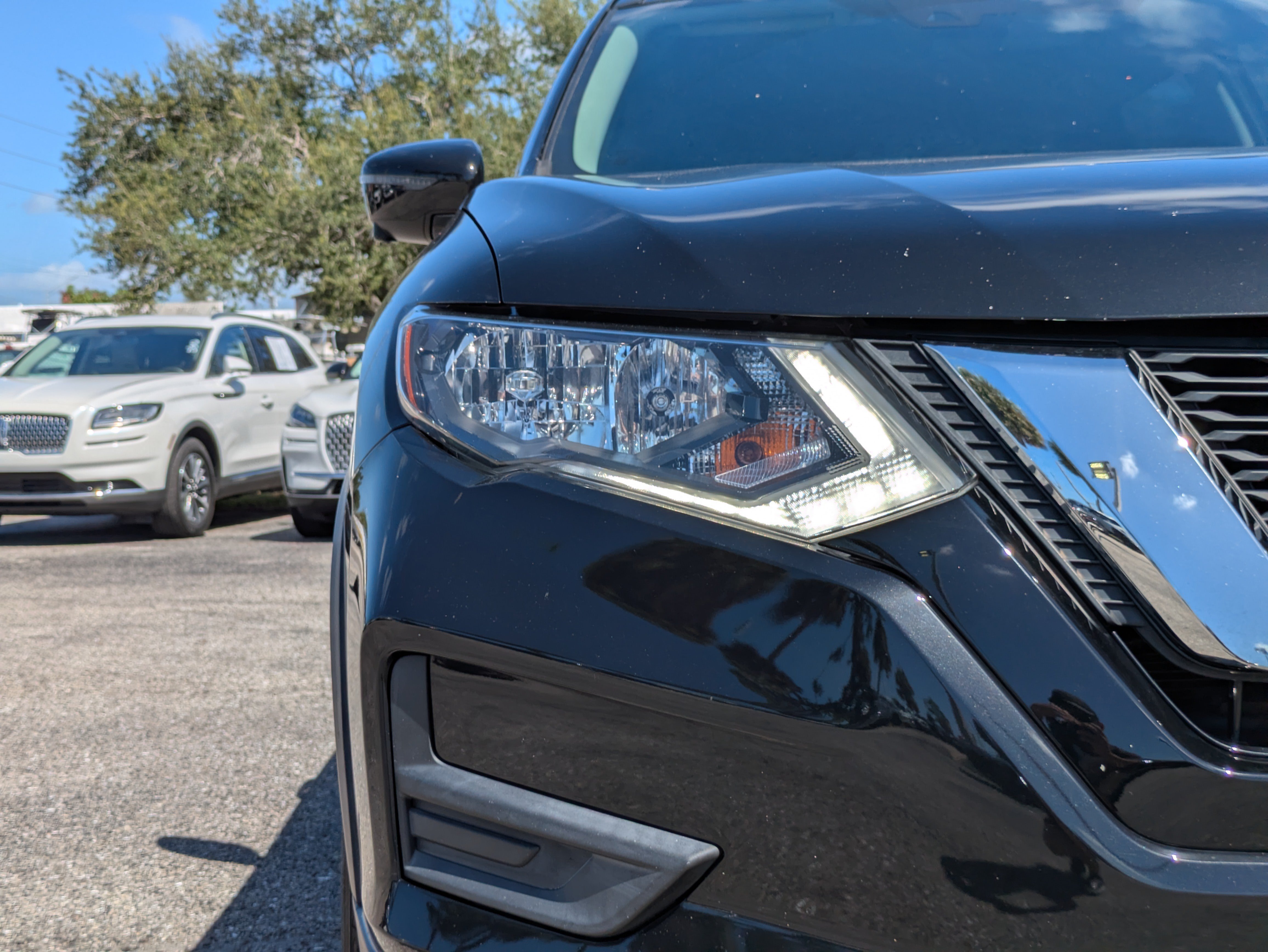 Used 2019 Nissan Rogue SV w/ Premium Package FWD image 10