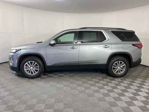 Used 2023 Chevrolet Traverse LT image 2