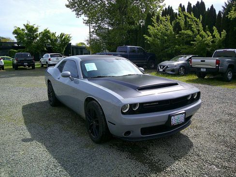 Used 2021 Dodge Challenger SXT image 7