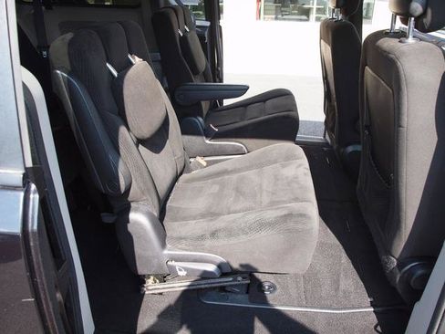 Used 2016 Dodge Grand Caravan SXT FWD image 7