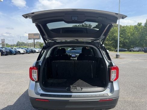 Used 2024 Ford Explorer XLT RWD image 10