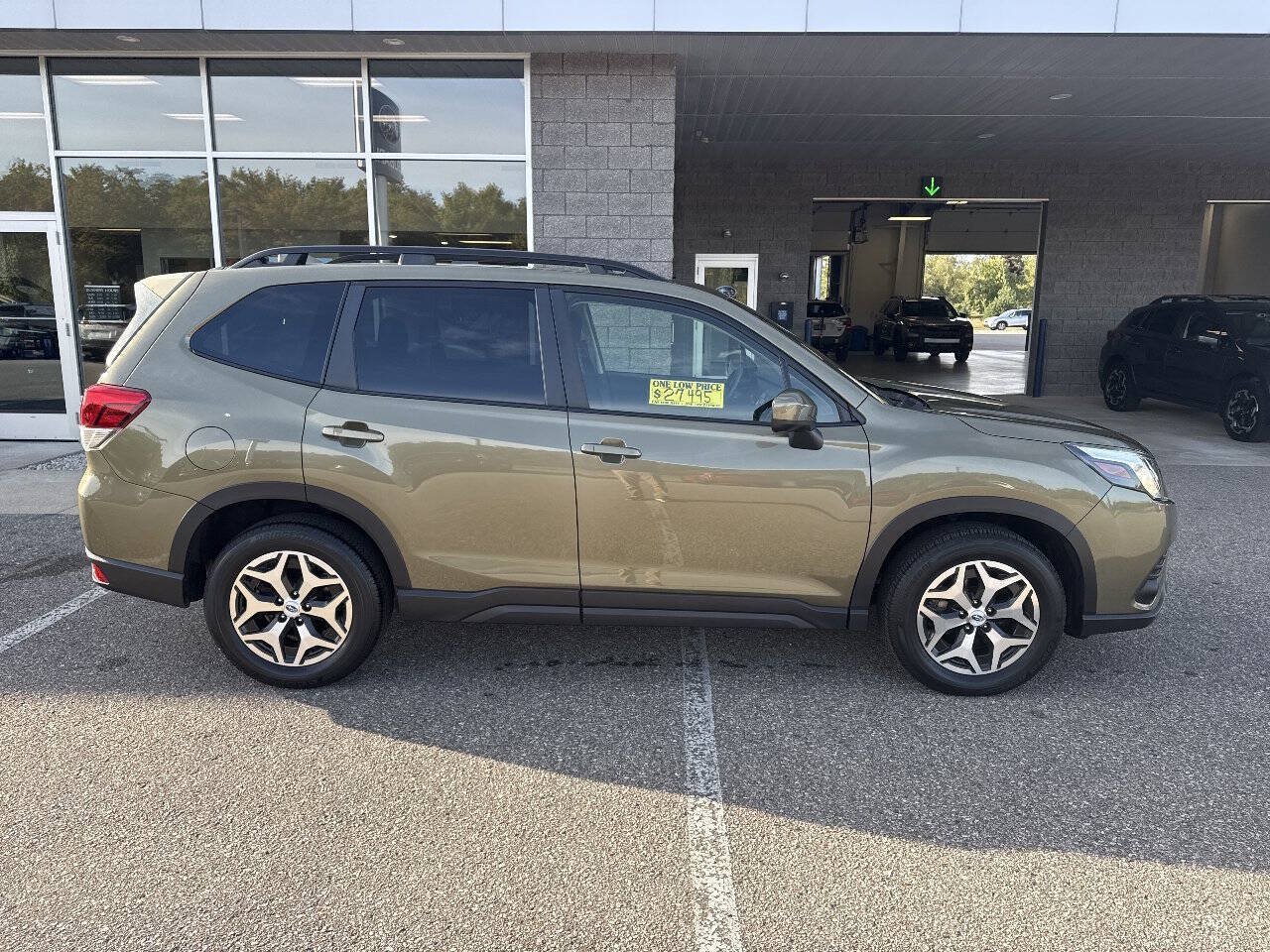Used 2022 Subaru Forester Premium AWD/4WD image 3