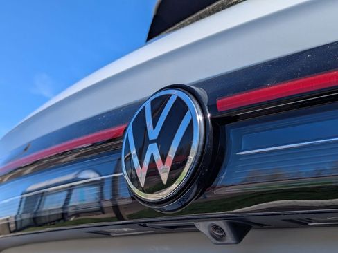 New 2026 Volkswagen Taos SE image 29