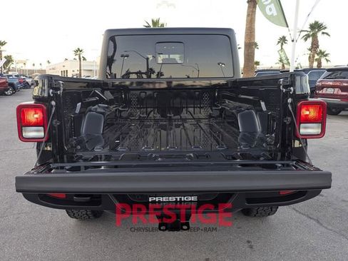 Used 2023 Jeep Gladiator Sport image 13