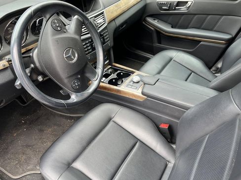 Used 2010 Mercedes-Benz E 350 Sedan image 3