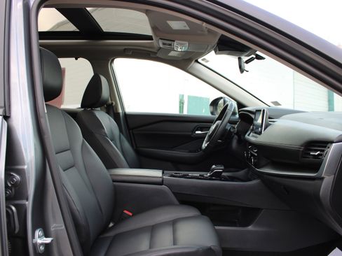 Certified 2024 Nissan Rogue SV w/ SV Premium Package image 16