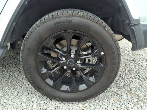 Used 2025 Jeep Wrangler Unlimited Sahara AWD/4WD image 18