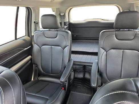 Used 2023 Jeep Grand Cherokee L Limited AWD/4WD image 15