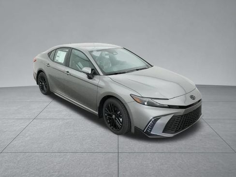 Used 2026 Toyota Camry SE FWD image 16