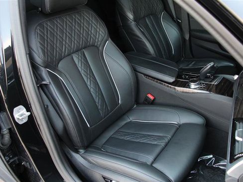 Used 2023 BMW M550i xDrive AWD/4WD image 20