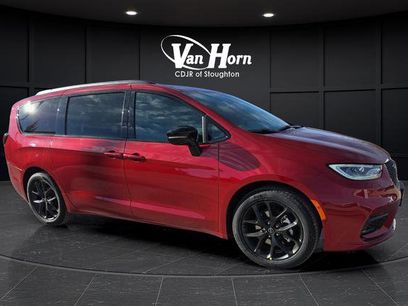 New 2026 Chrysler Pacifica Select w/ S Appearance Package