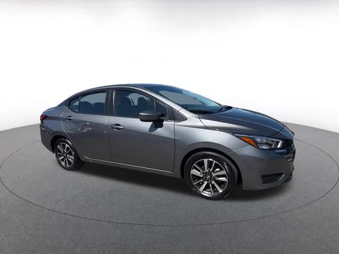 Used 2025 Nissan Versa SV FWD image 2