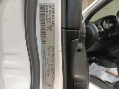 Used 2021 Jeep Grand Cherokee Laredo X image 26