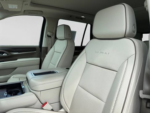 Used 2023 GMC Yukon Denali AWD/4WD image 23