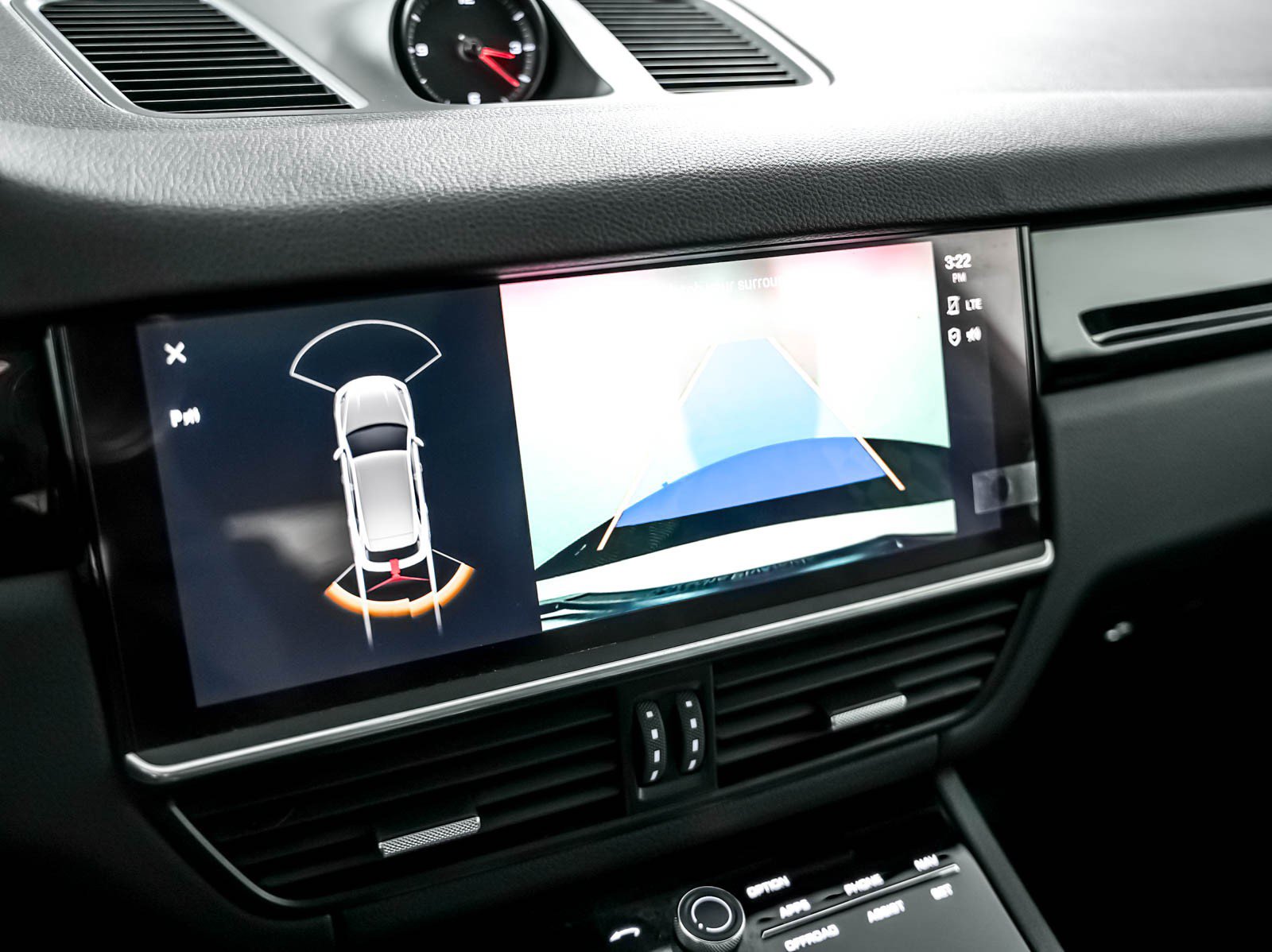 Certified 2022 Porsche Cayenne AWD/4WD image 24