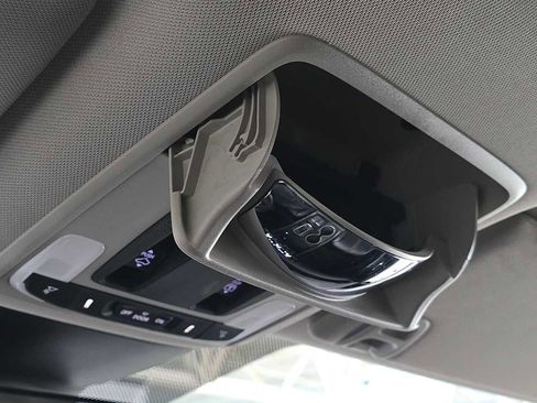 Used 2025 Honda Pilot Touring image 37