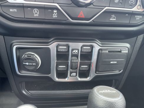 Used 2023 Jeep Gladiator Sport AWD/4WD image 29