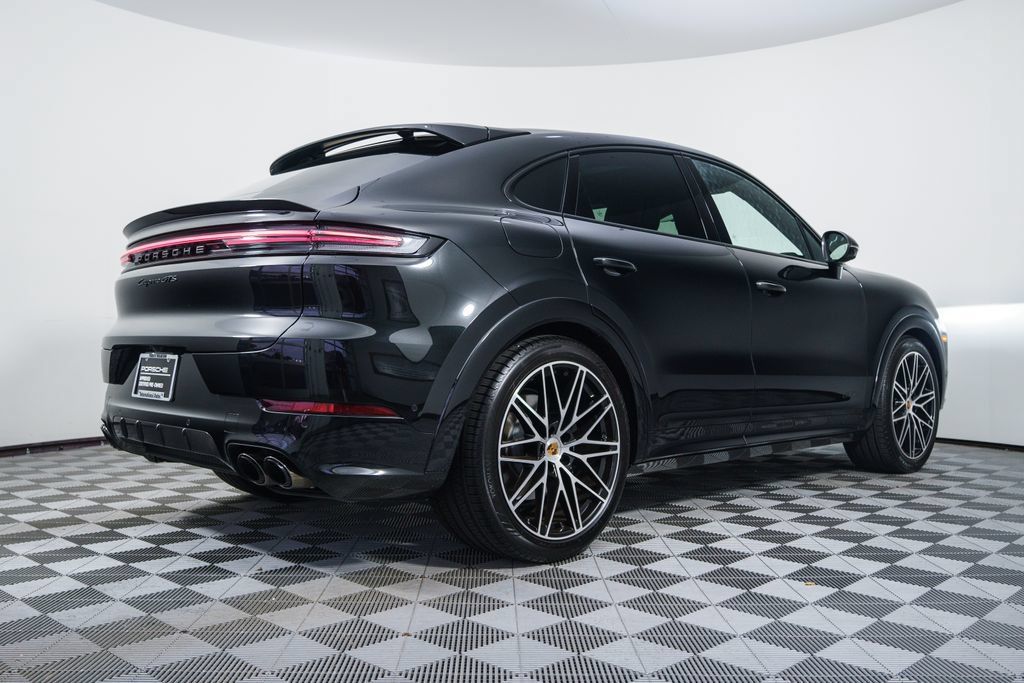 Certified 2026 Porsche Cayenne GTS AWD/4WD image 7