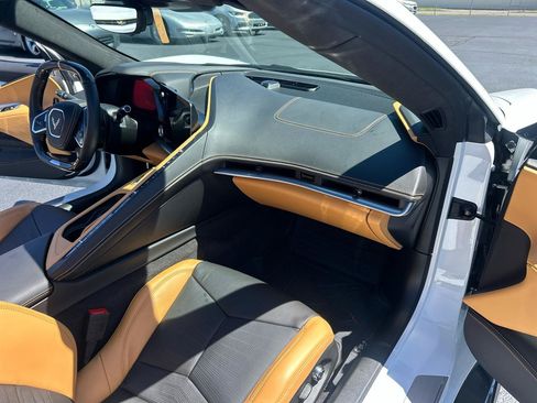 Used 2025 Chevrolet Corvette Z06 RWD image 17