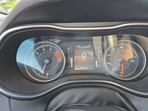 Used 2019 Jeep Cherokee Latitude Plus w/ Cold Weather Group AWD/4WD image 15