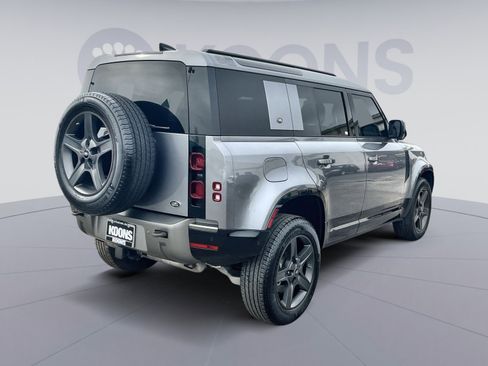 Used 2021 Land Rover Defender 110 X-Dynamic SE image 7