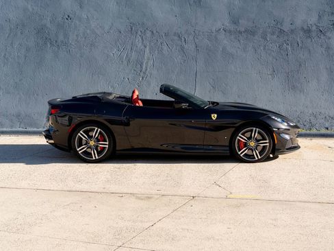 Certified 2022 Ferrari Portofino M image 7