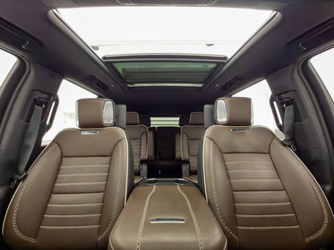 Used 2025 GMC Yukon Denali Ultimate AWD/4WD image 15