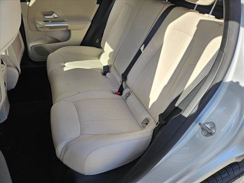 Used 2022 Mercedes-Benz GLA 250 4MATIC image 17