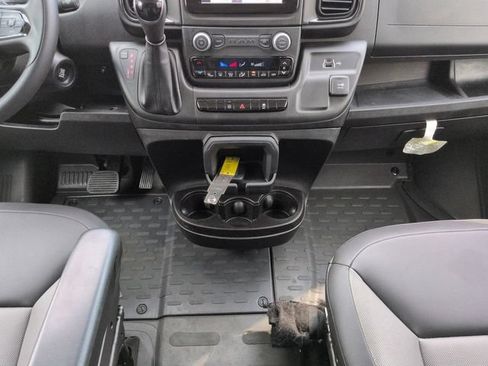Used 2025 RAM ProMaster 2500 w/ Convenience Group FWD image 17