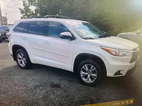 Used 2016 Toyota Highlander Plus AWD/4WD image 12