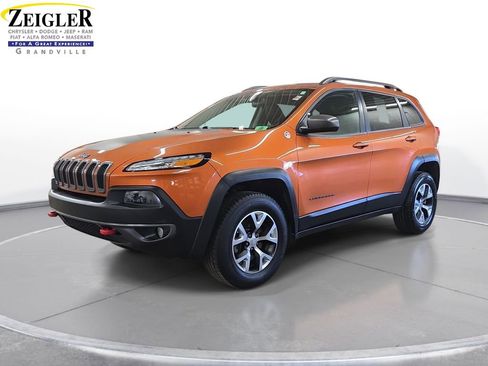 Used 2016 Jeep Cherokee Trailhawk w/ Cold Weather Group AWD/4WD image 1