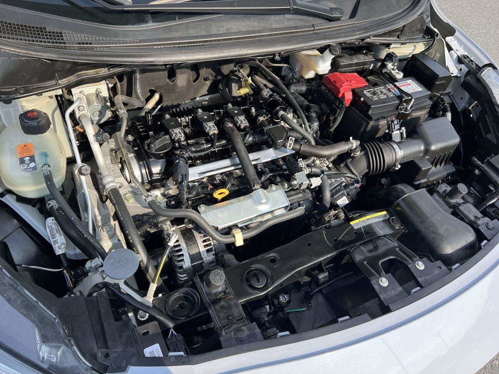Used 2025 Nissan Versa SR FWD image 26