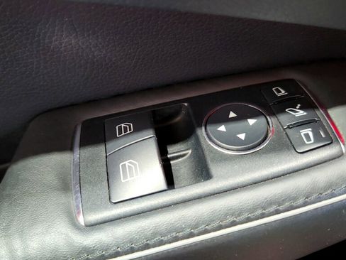 Used 2013 Mercedes-Benz SL 550 image 25