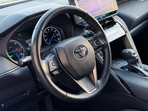 Used 2023 Toyota Venza XLE image 33