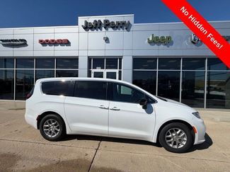 New 2026 Chrysler Pacifica Select video 1