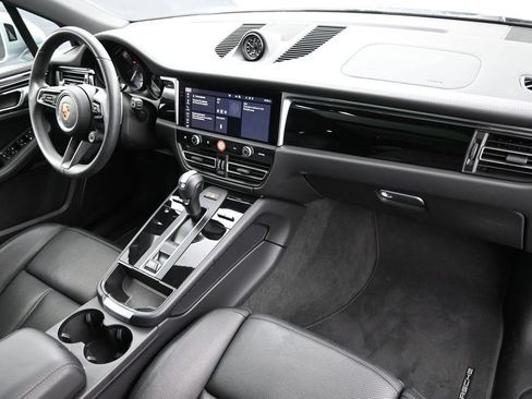 Certified 2026 Porsche Macan AWD/4WD image 29