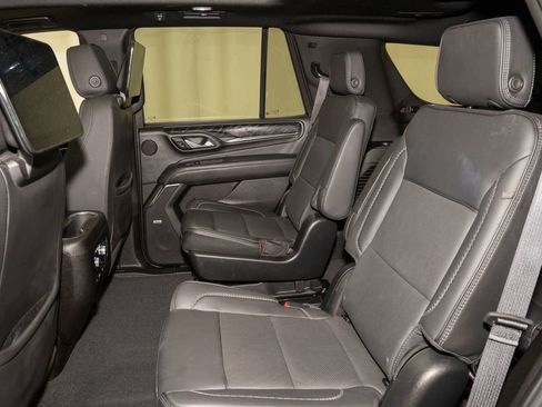 Used 2023 GMC Yukon Denali w/ Denali Reserve Package image 9