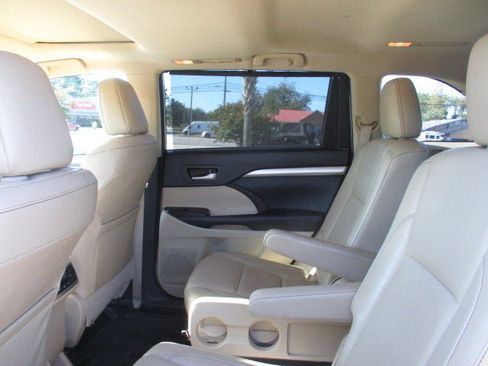 Used 2016 Toyota Highlander XLE image 13